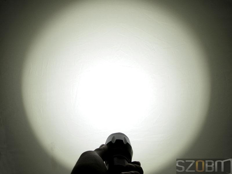 SZOBM ZY-1200 CREE XM-L T6 LED 3-Mode Focus Flashlight